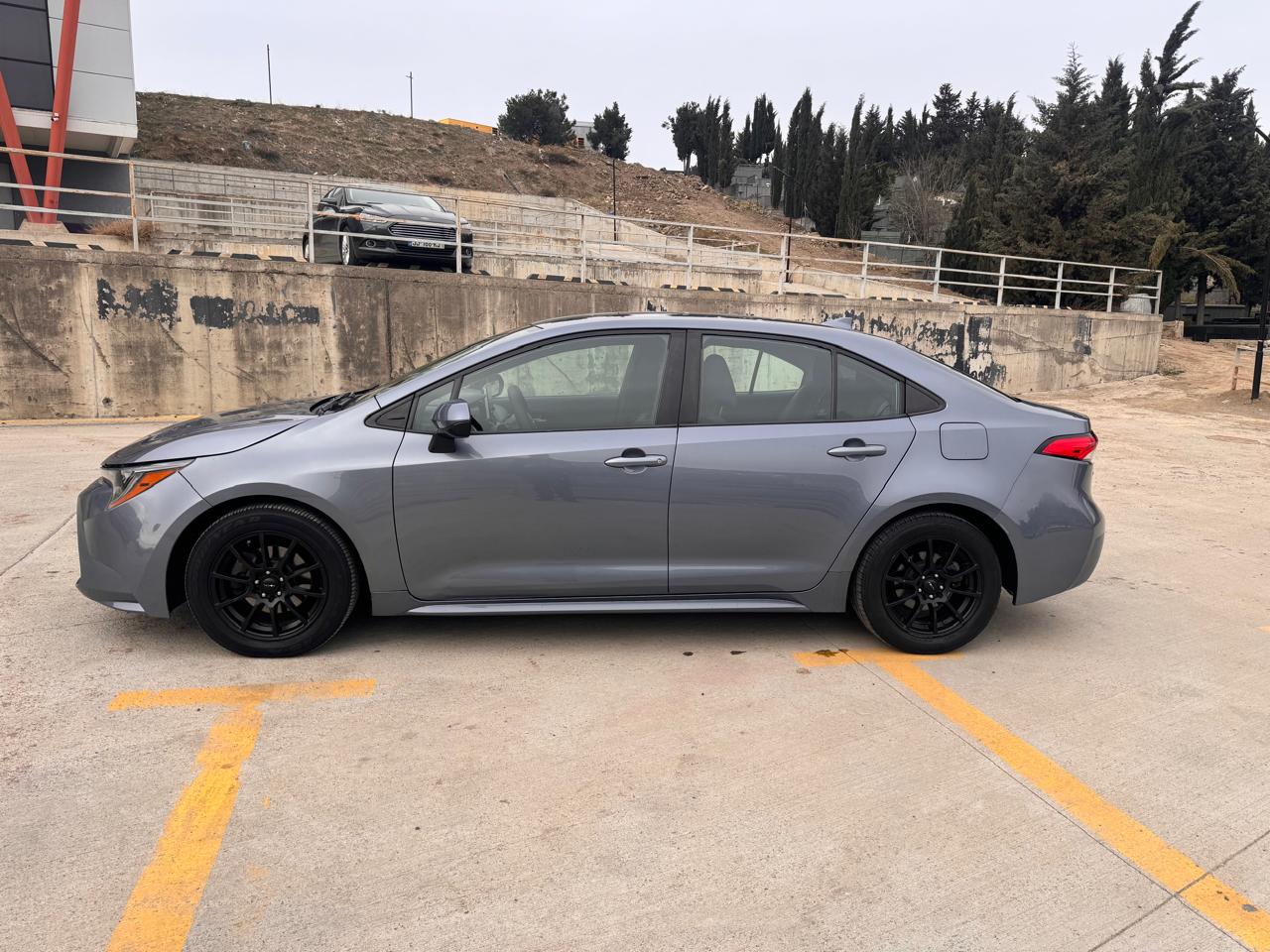 Toyota Corolla — exterior view 5