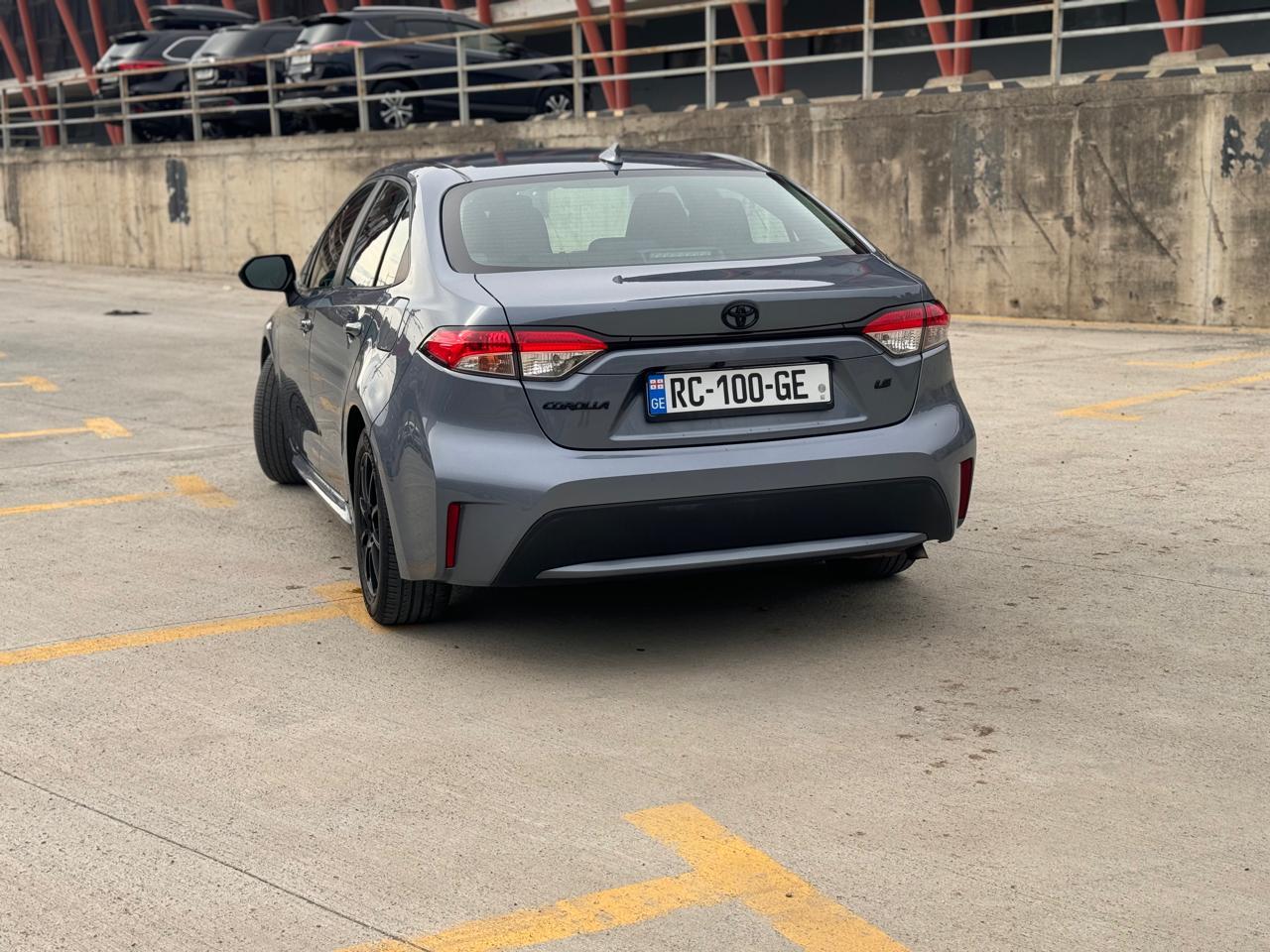 Toyota Corolla — exterior view 6