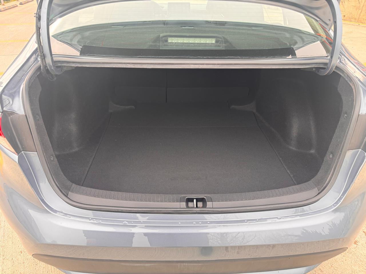 Toyota Corolla — exterior view 9