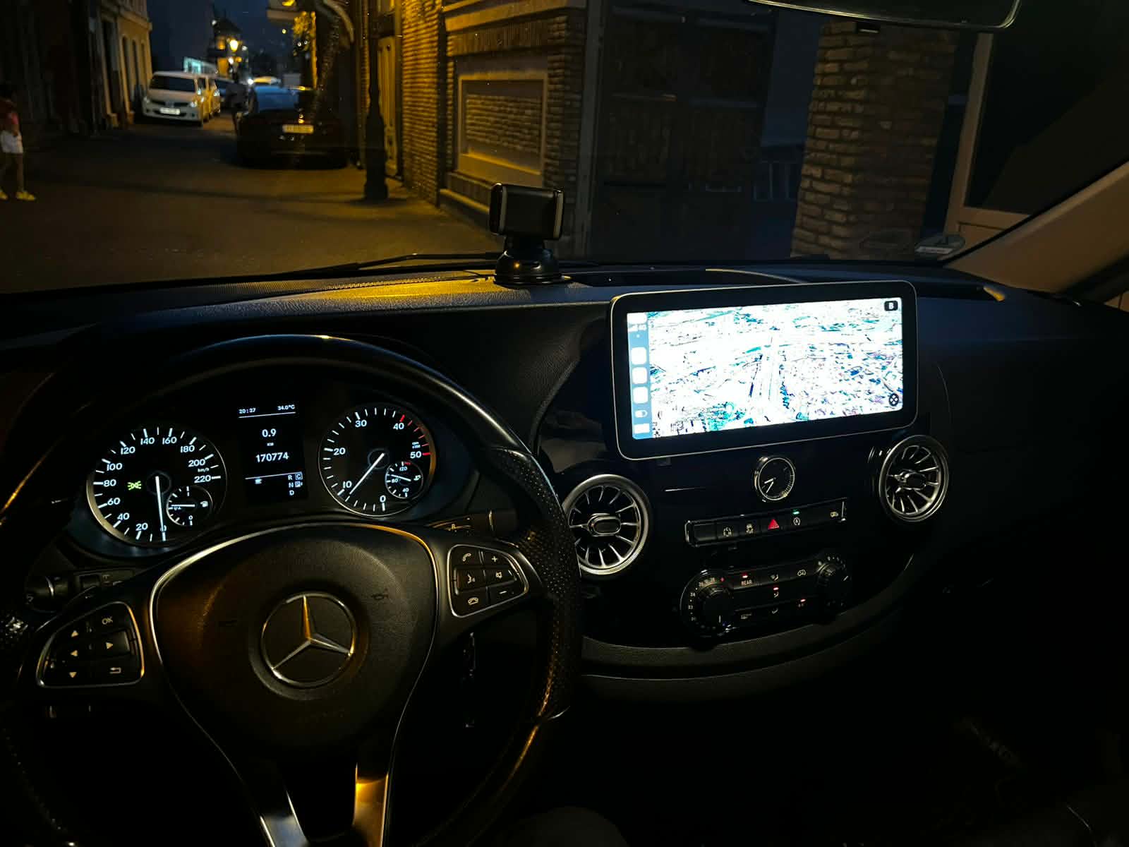 Mercedes-Benz V-Class — exterior view 4