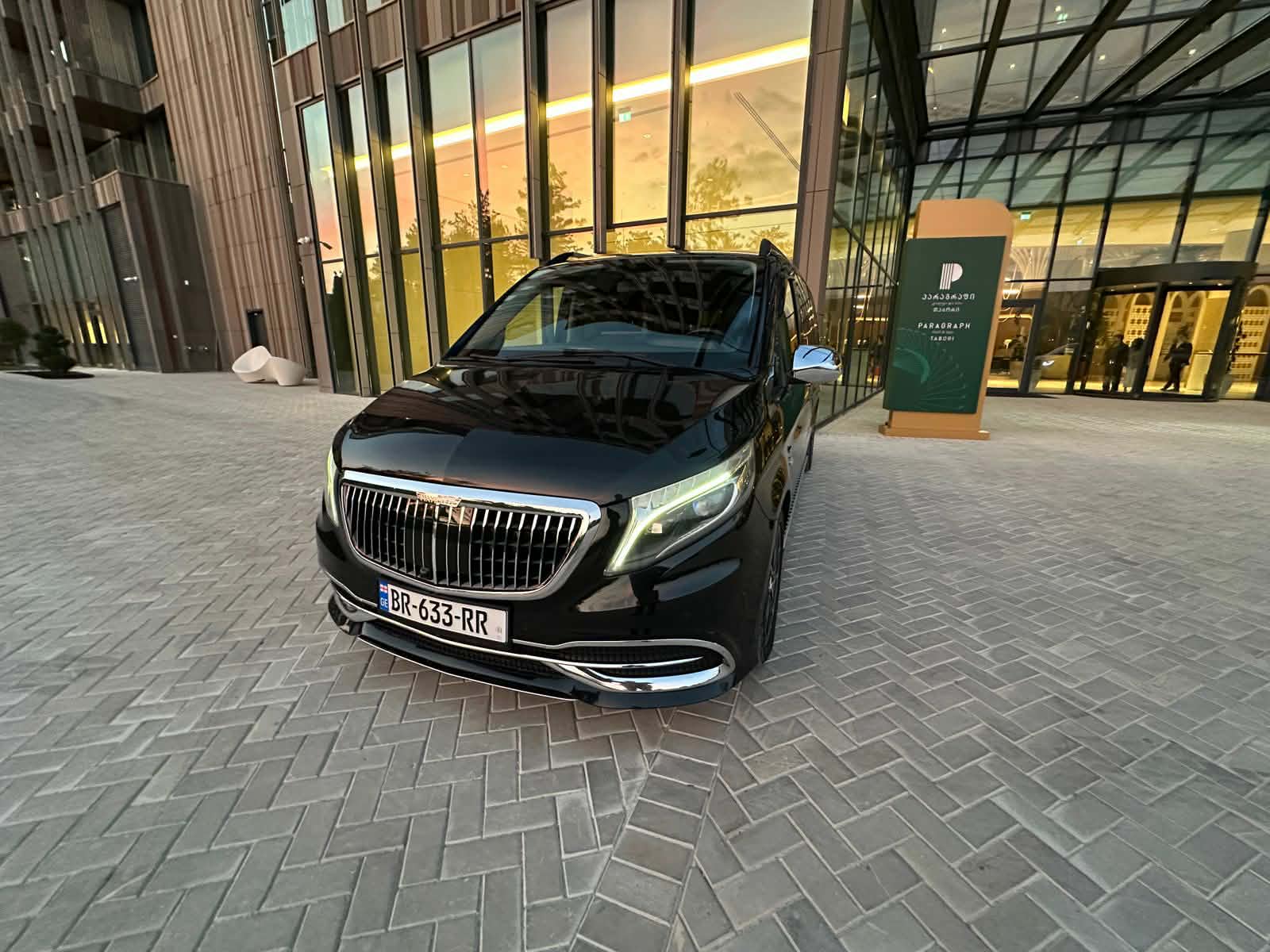 Mercedes-Benz V-Class — exterior view 3