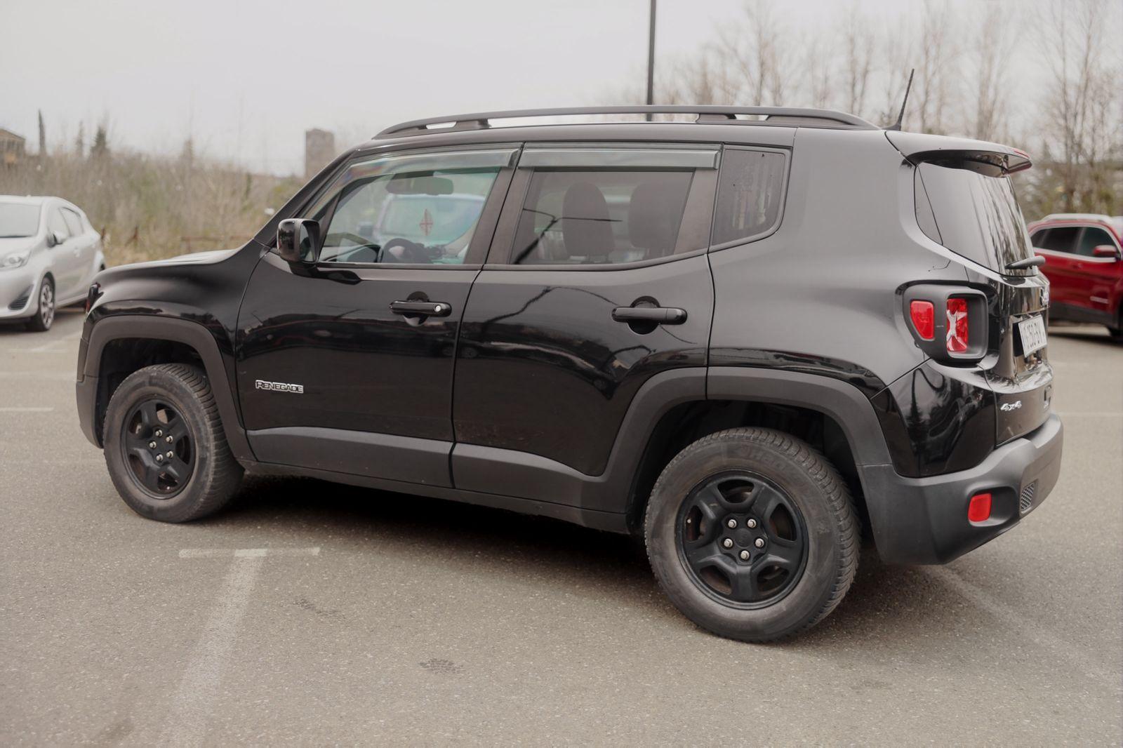Jeep Renegade — exterior view 3
