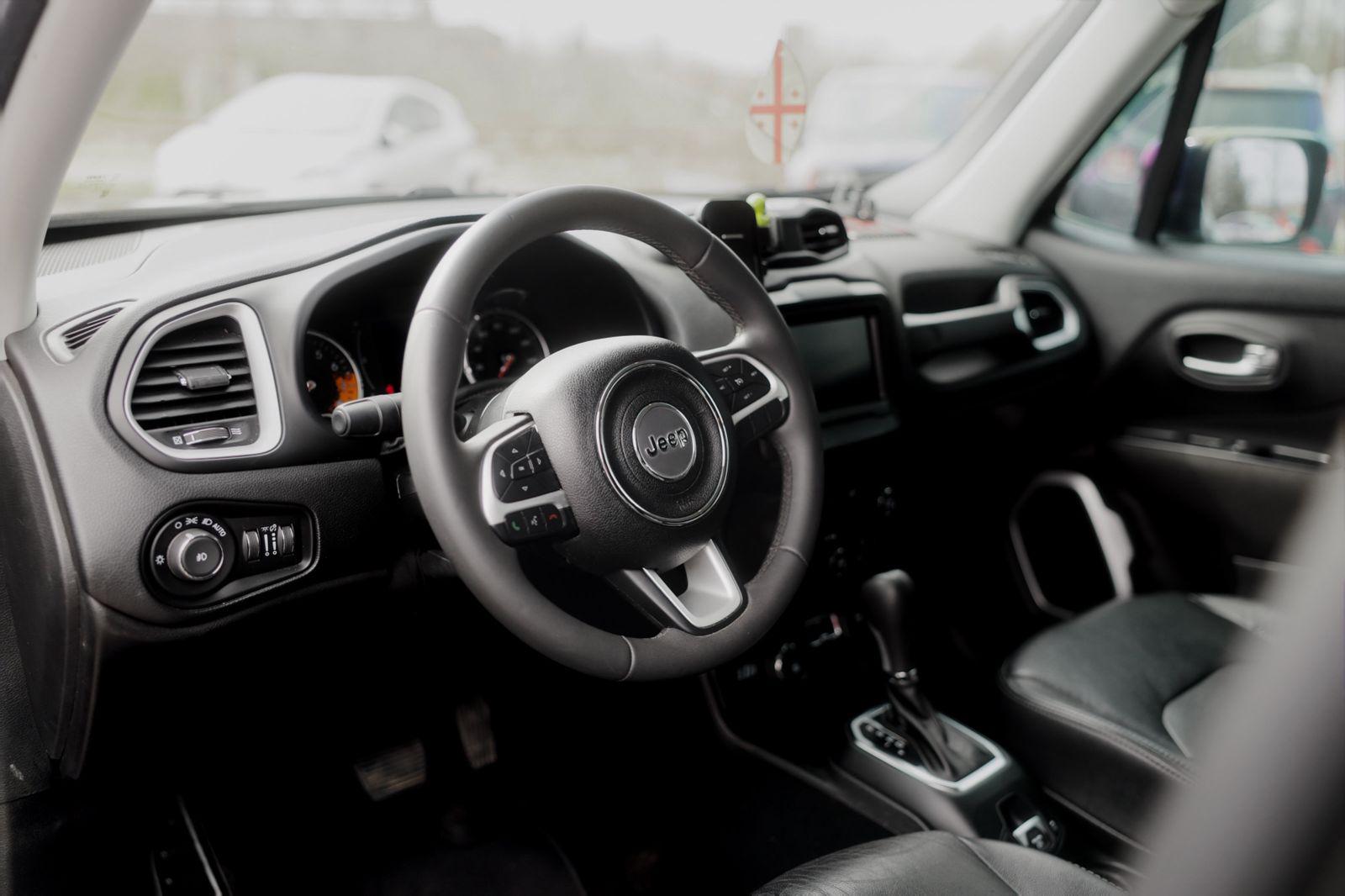 Jeep Renegade — exterior view 7
