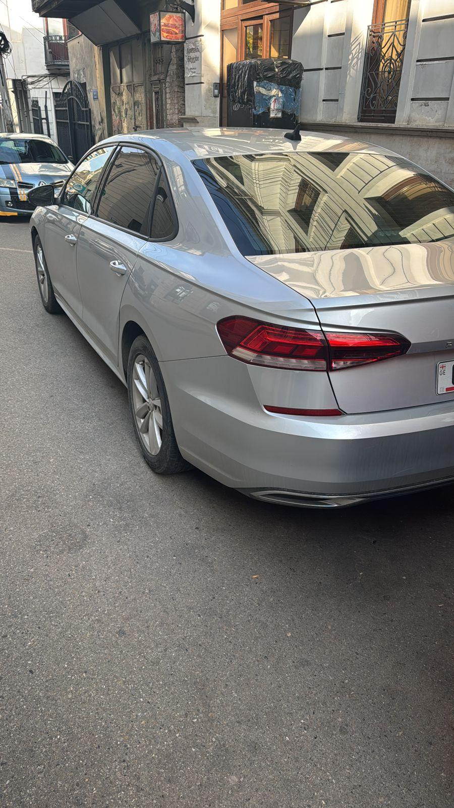 Volkswagen Passat — exterior view 7