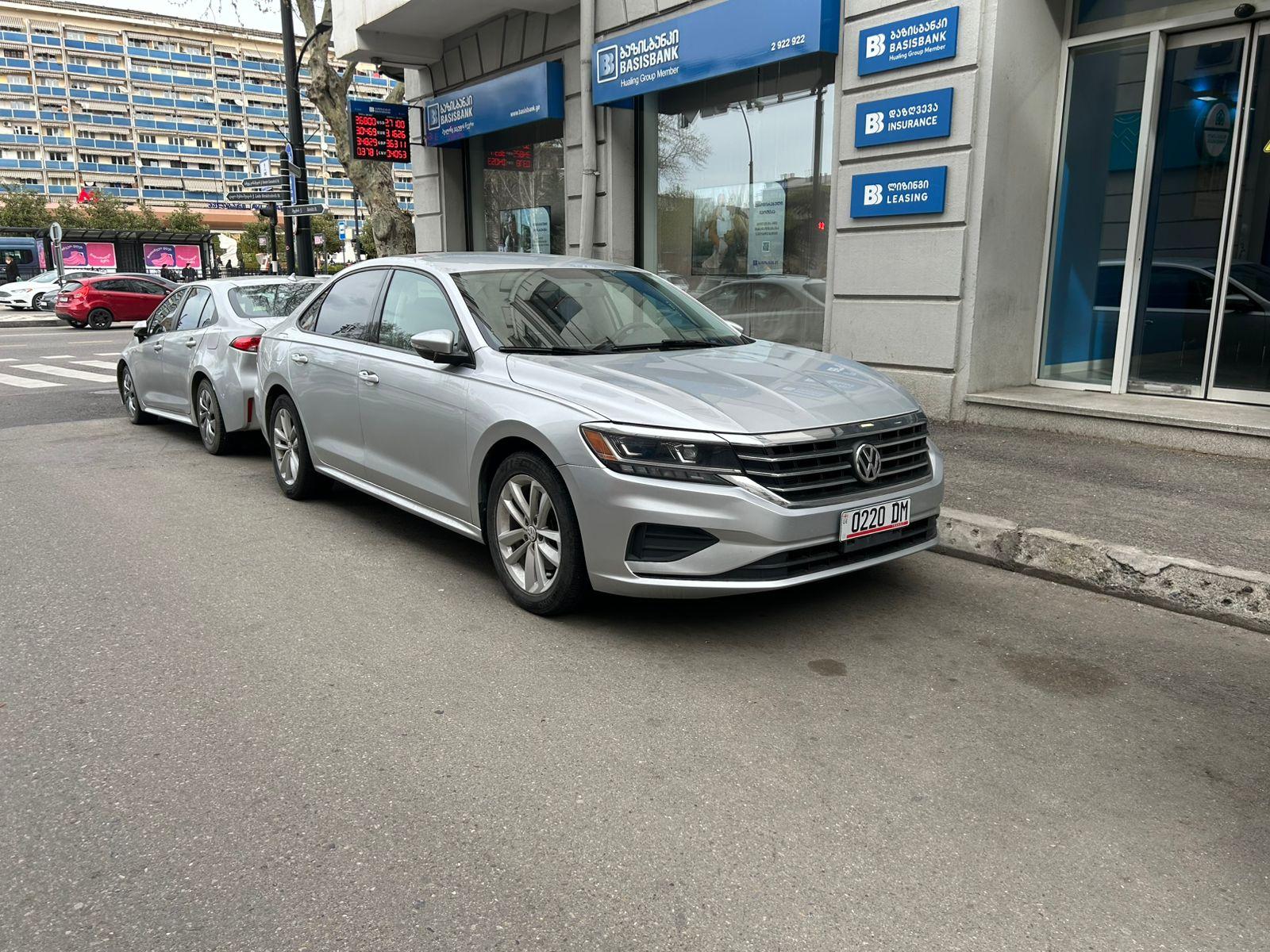 Volkswagen Passat — exterior view 3