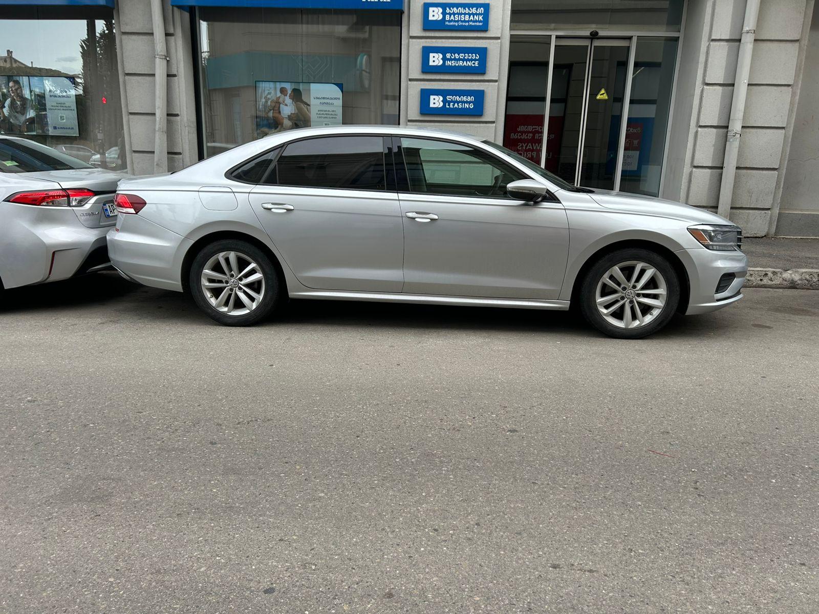 Volkswagen Passat — exterior view 4