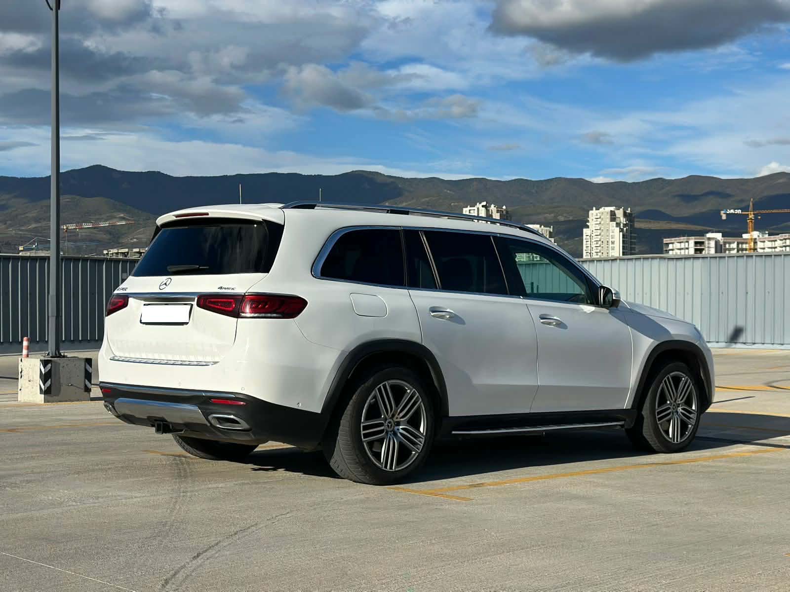 Mercedes-Benz GLS450 — exterior view 3
