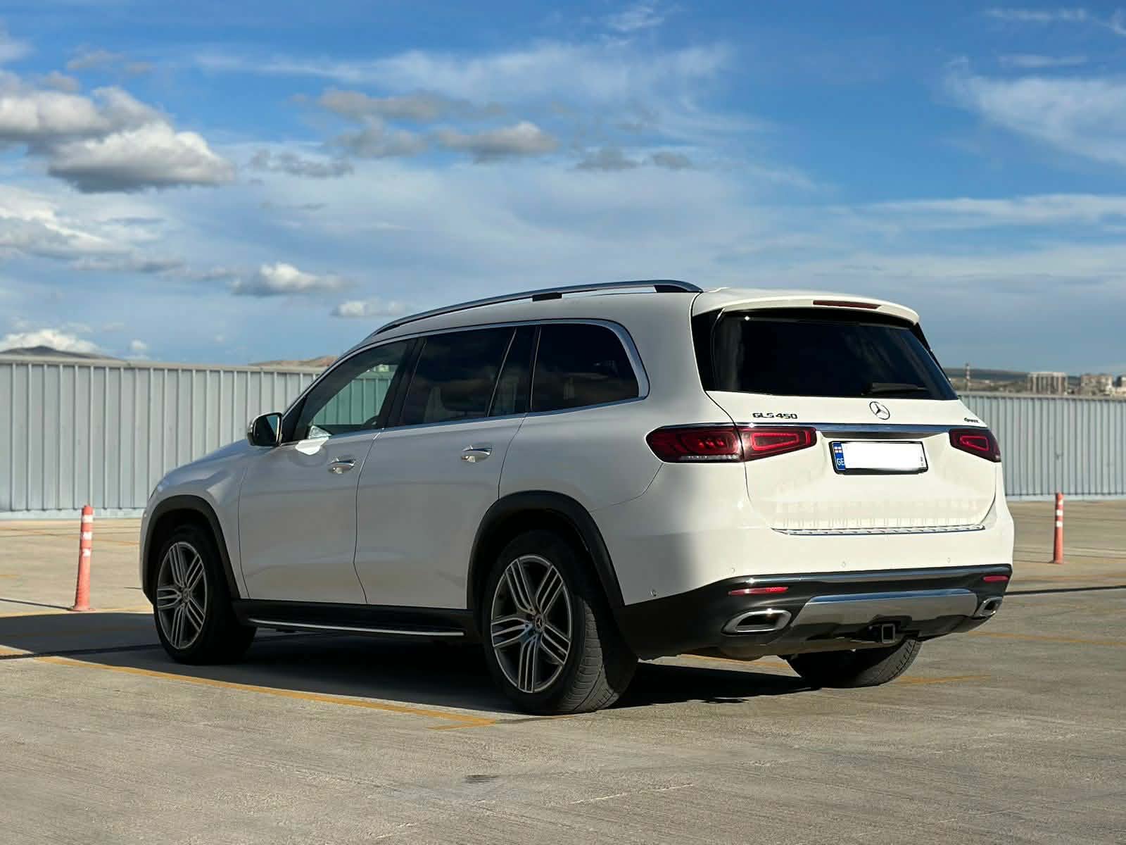 Mercedes-Benz GLS450 — exterior view 5