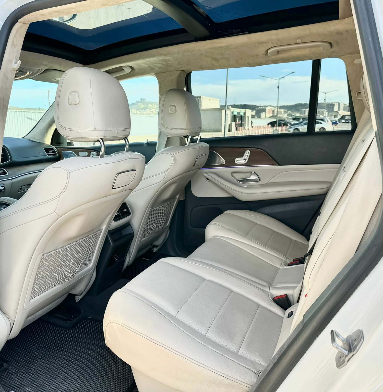 Mercedes-Benz GLS450 — exterior view 9