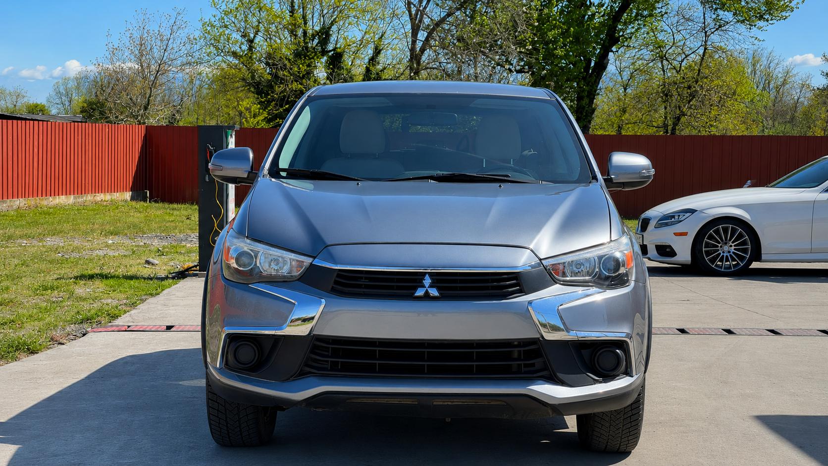 Mitsubishi Outlander — exterior view 4