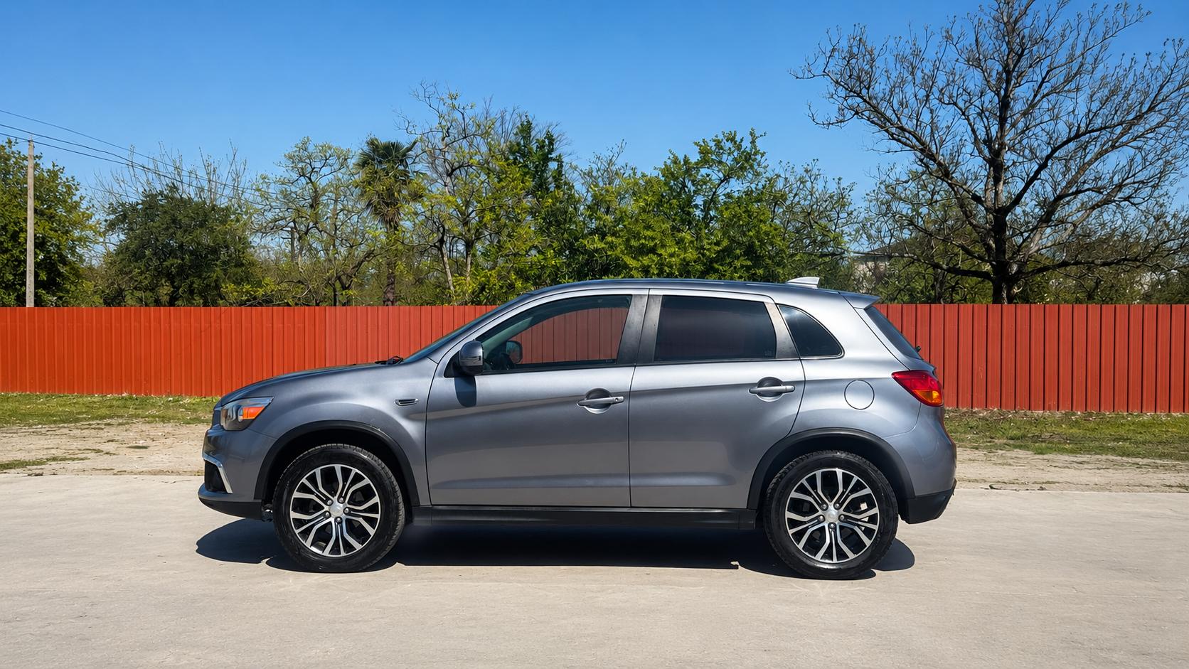 Mitsubishi Outlander — exterior view 7