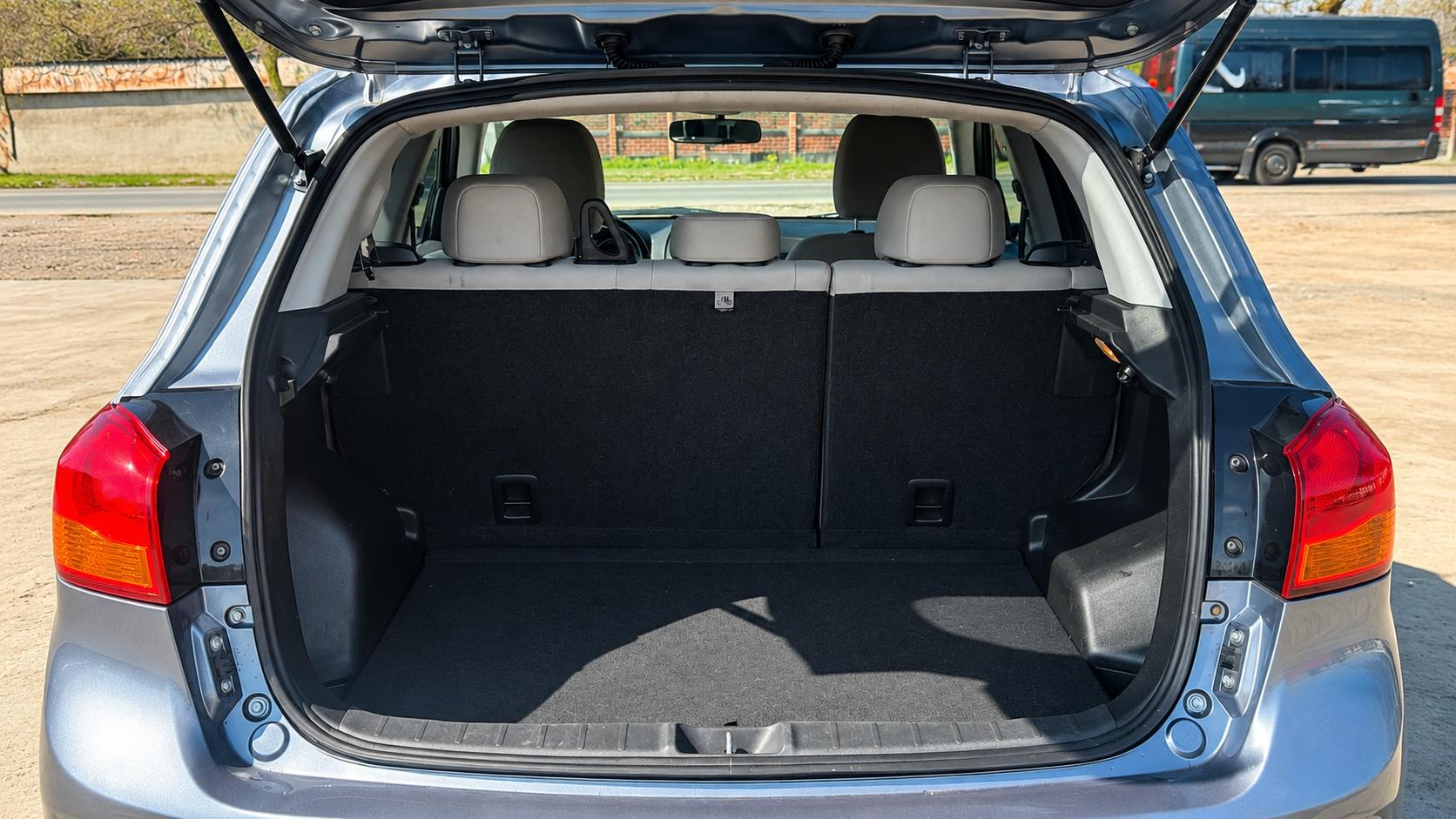 Mitsubishi Outlander — exterior view 9