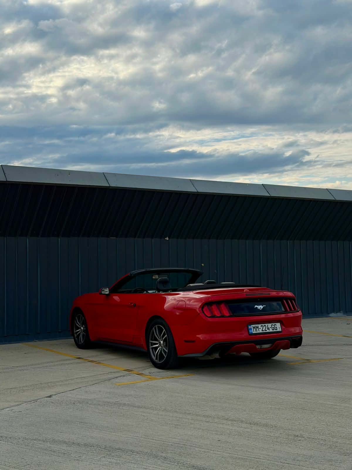 Ford Mustang — exterior view 7