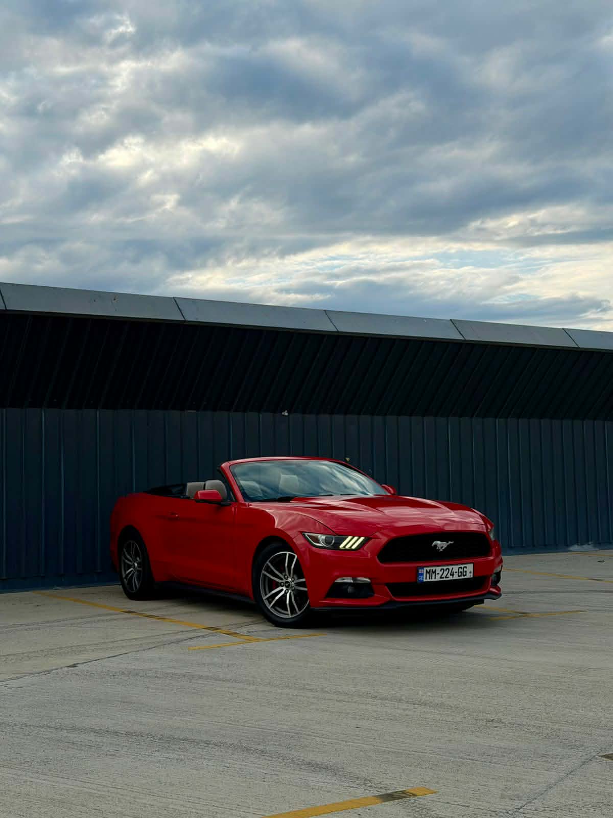 Ford Mustang — exterior view 8