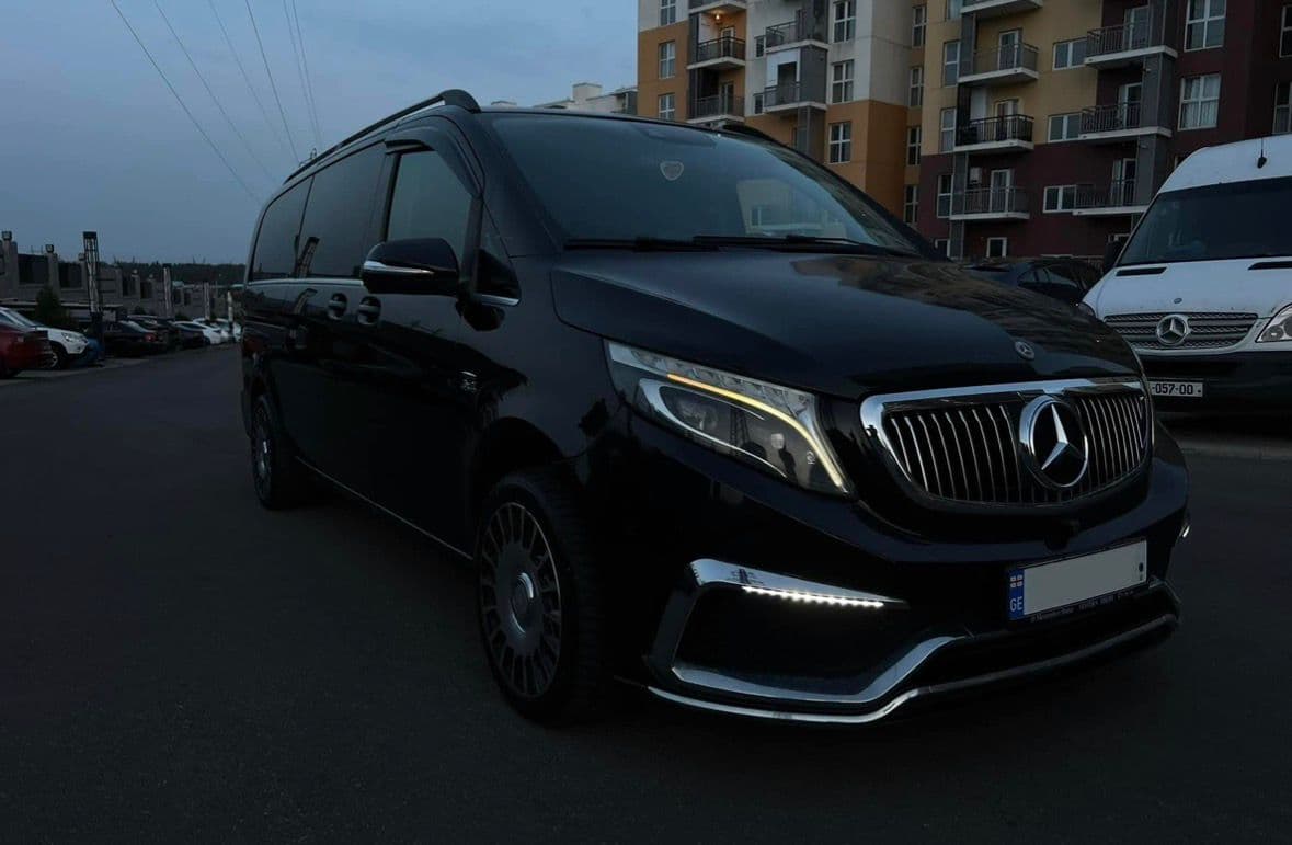 Mercedes-Benz V-Class — exterior view 3