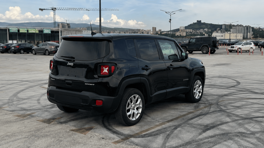 Jeep Renegade — exterior view 2