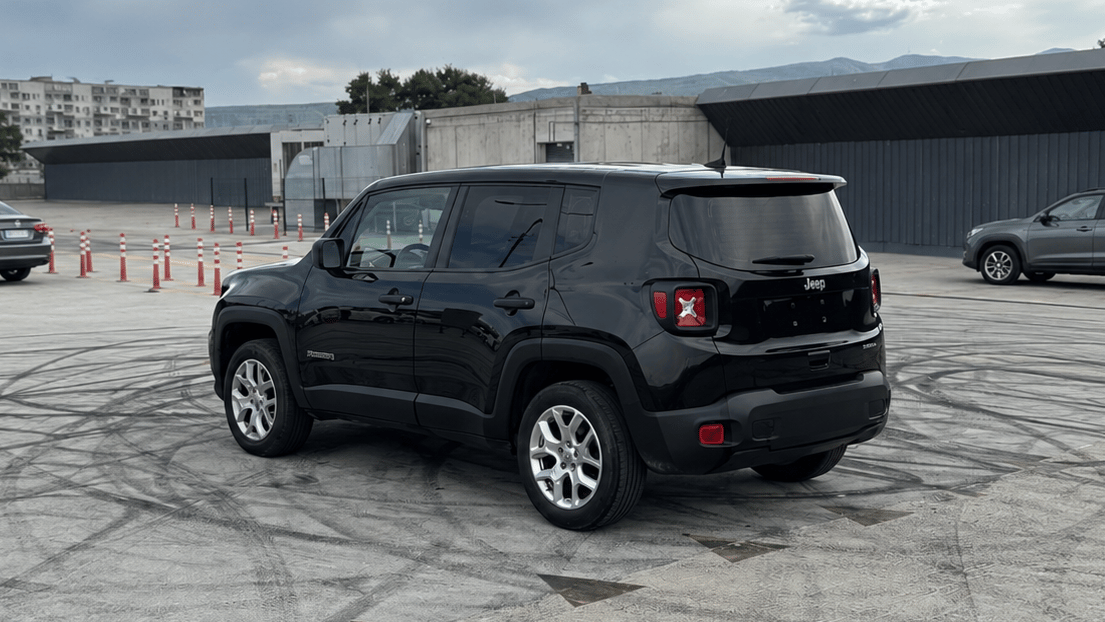 Jeep Renegade — exterior view 3