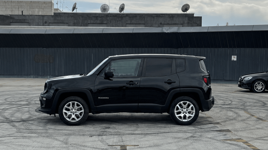Jeep Renegade — exterior view 4