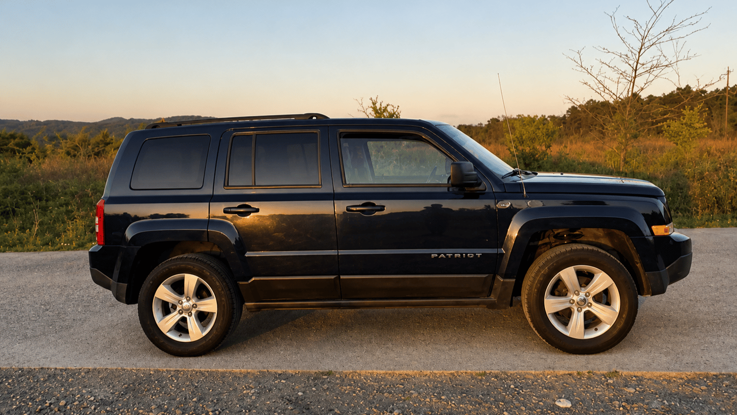 Jeep Patriot — exterior view 2