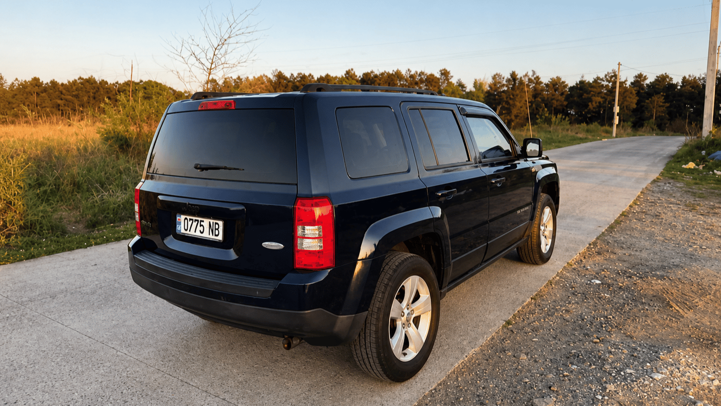 Jeep Patriot — exterior view 4