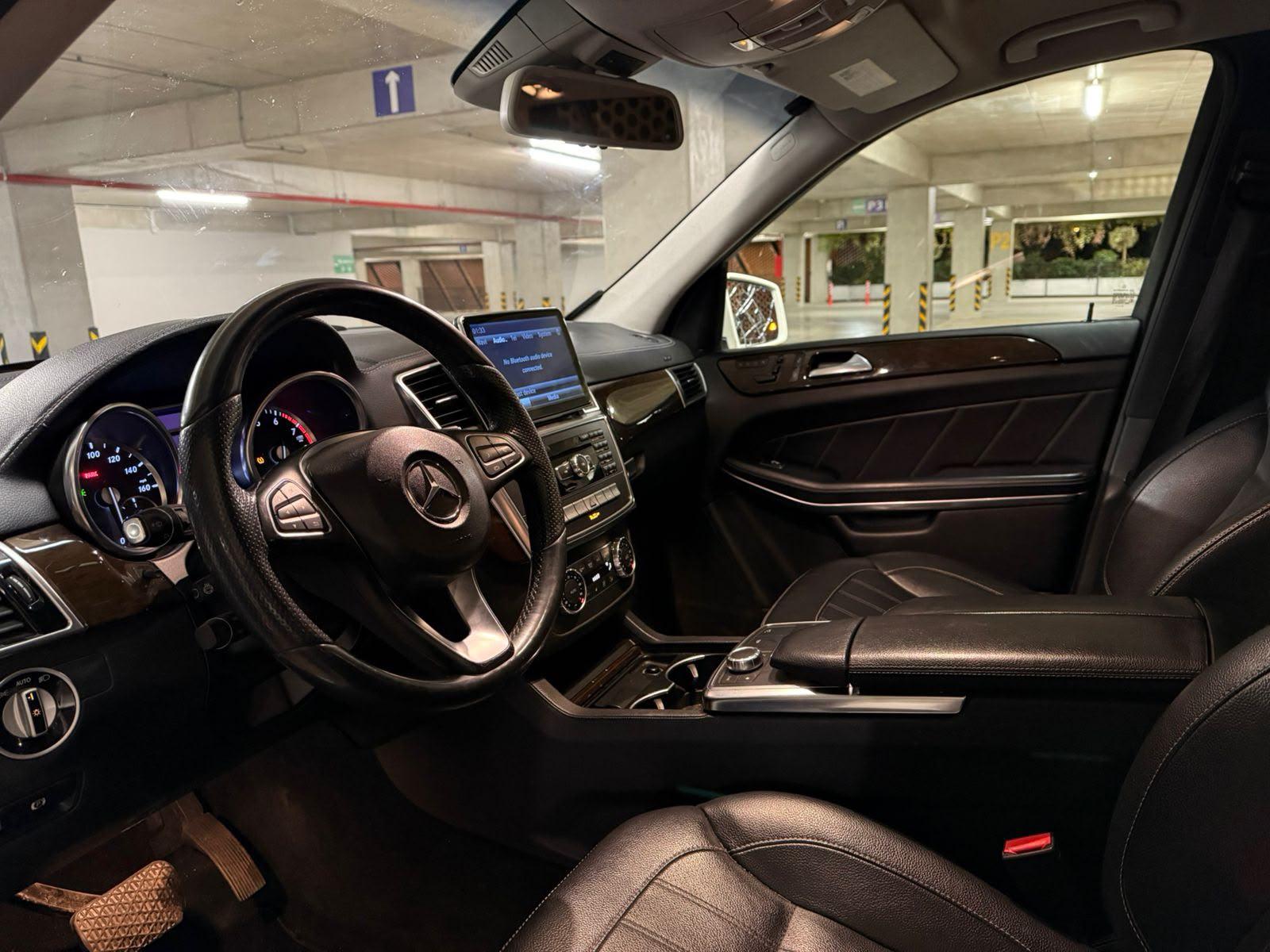 Nissan Pathfinder — exterior view 4