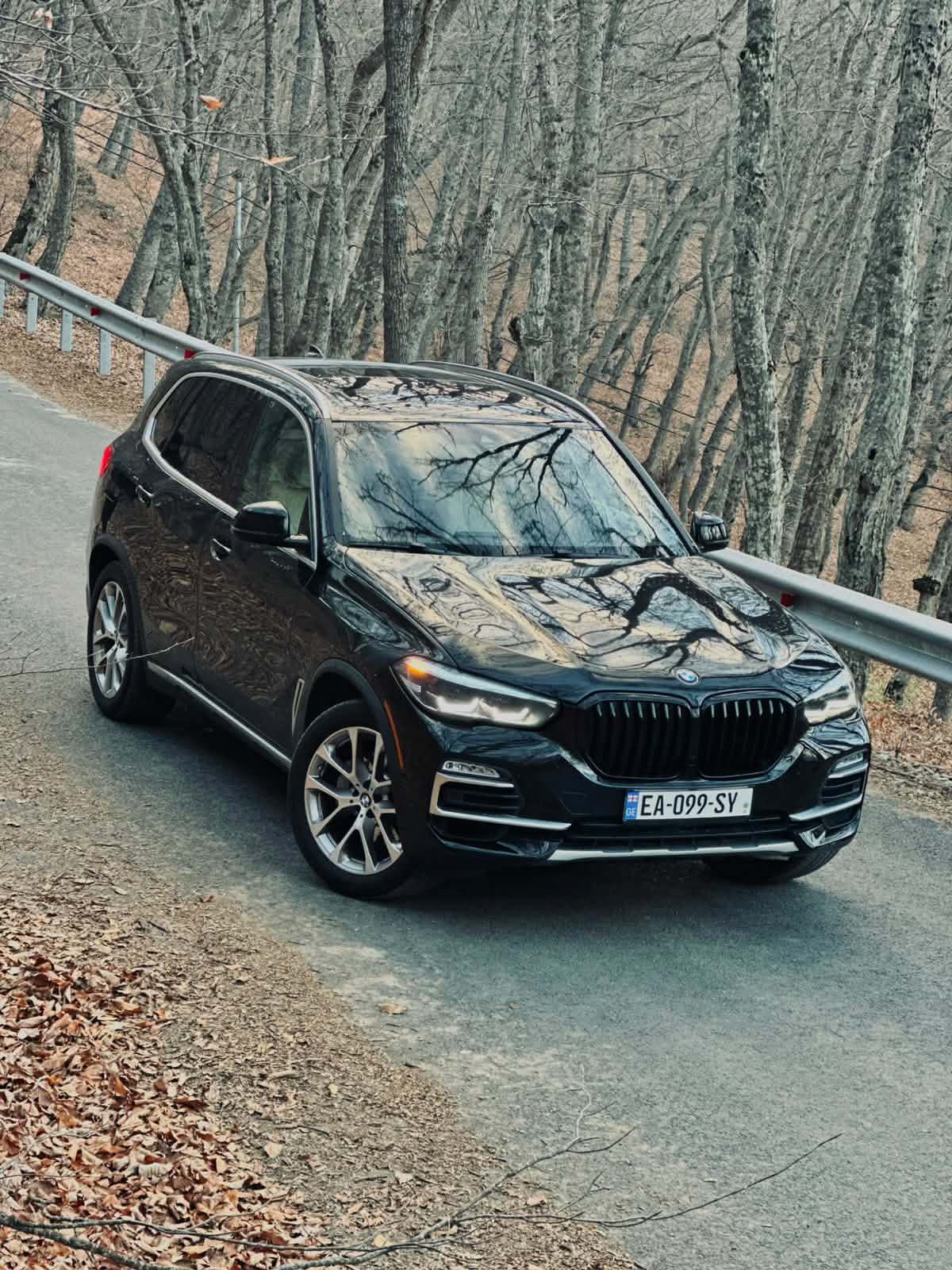 BMW X5 — exterior view 2