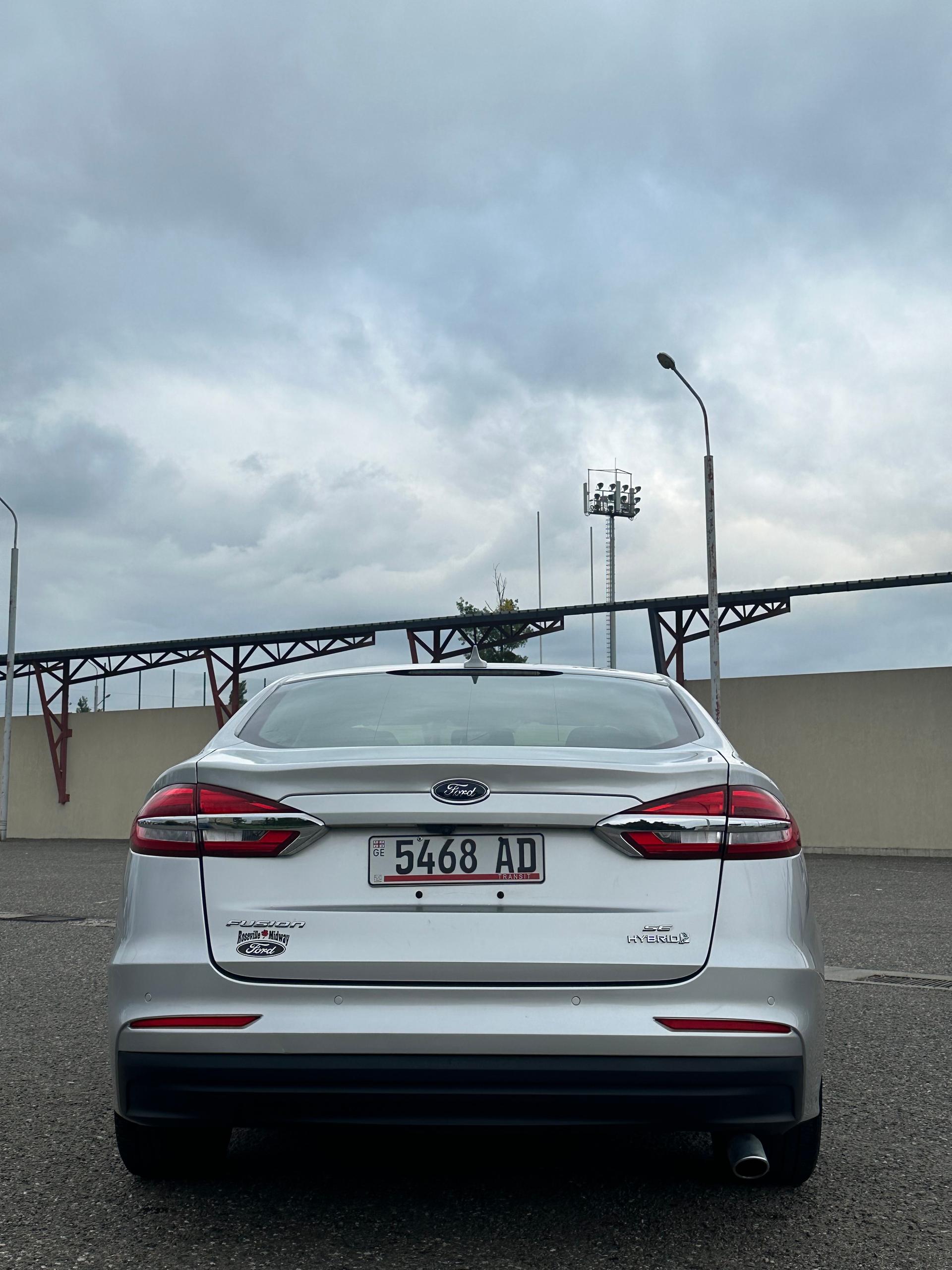 Ford Fusion — exterior view 2