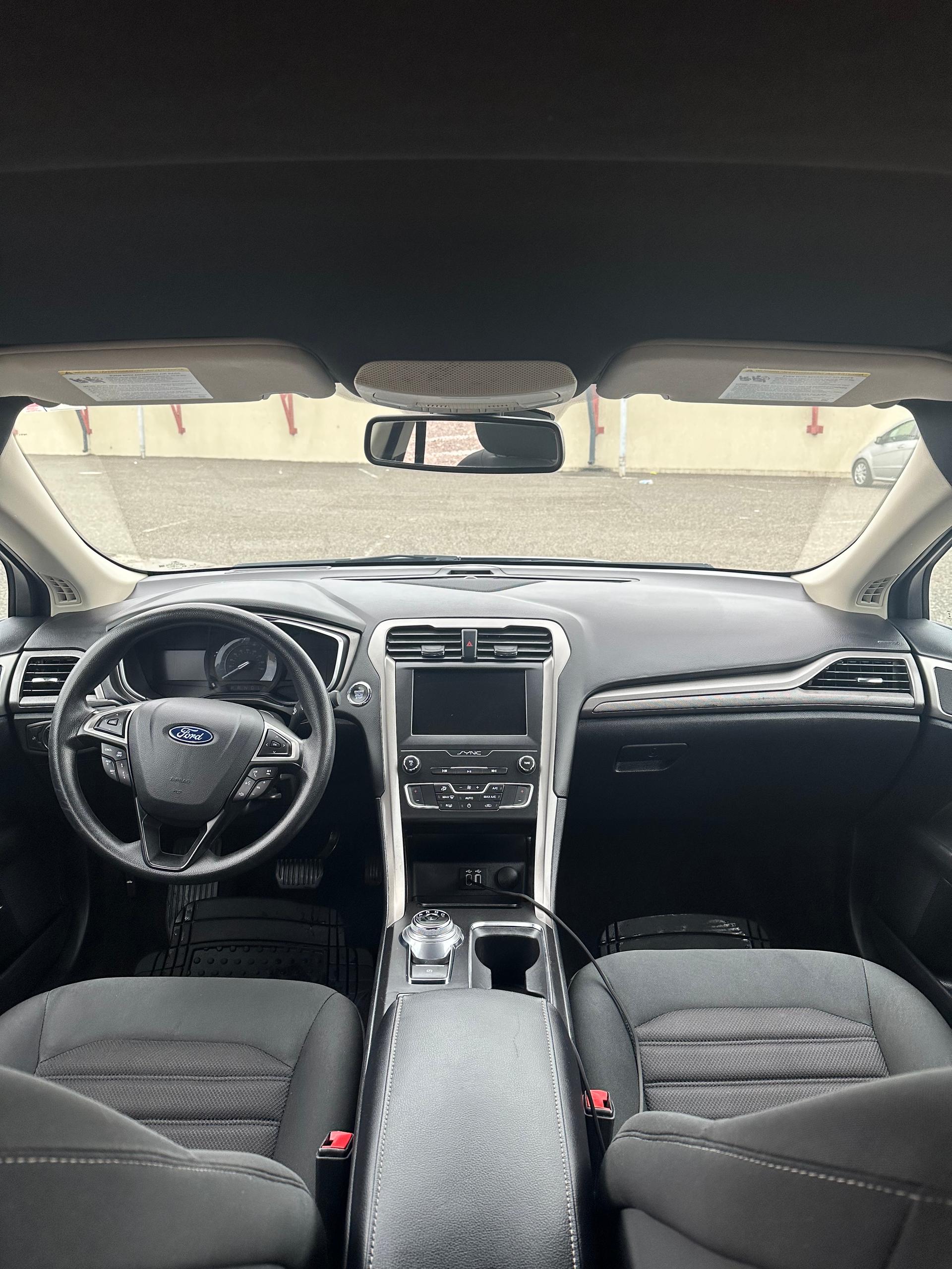 Ford Fusion — exterior view 4