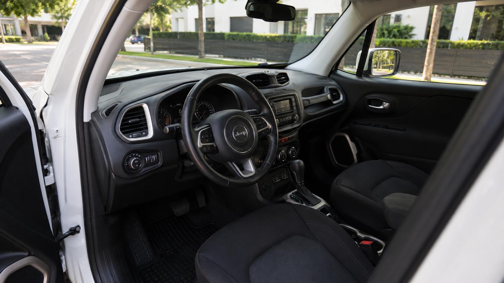 Jeep Renegade — exterior view 8