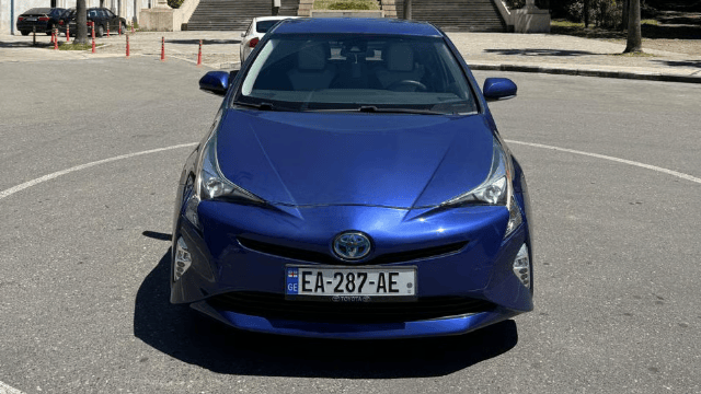 Toyota Prius for rent in Georgia from 35 € per day
