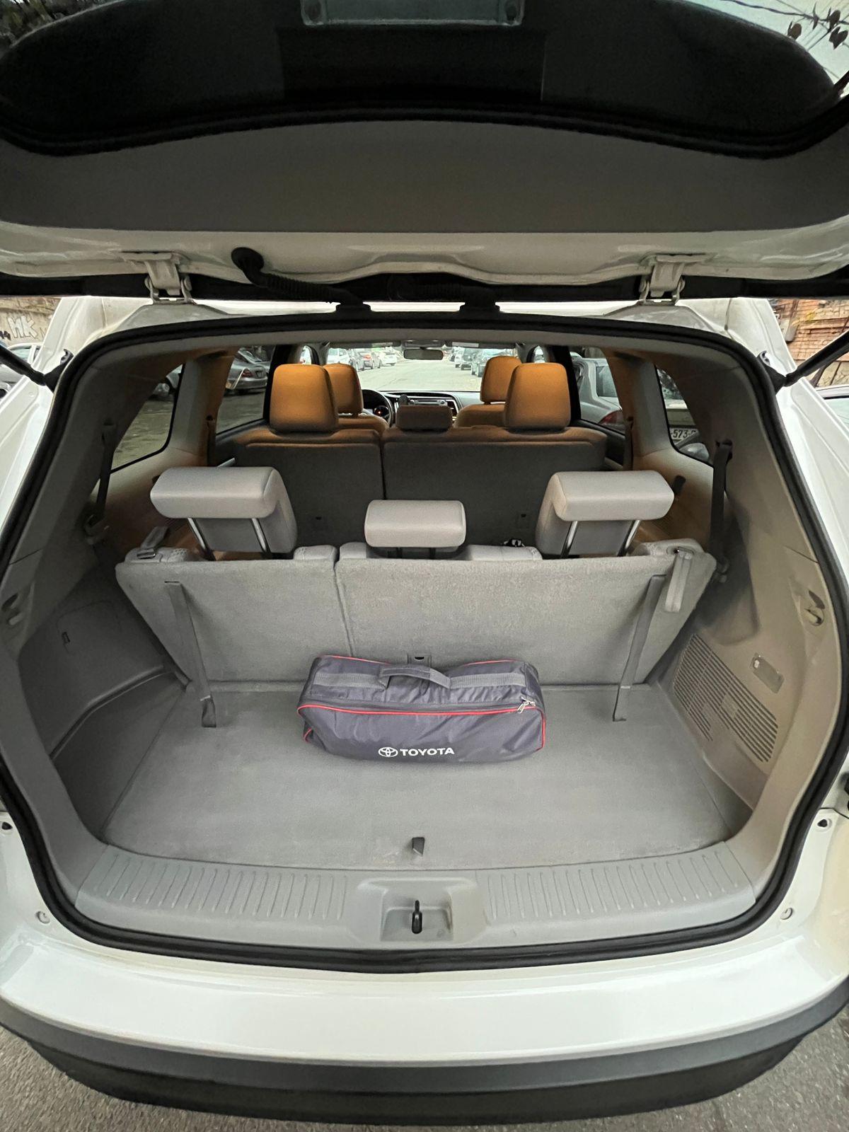 Toyota Highlander — exterior view 8