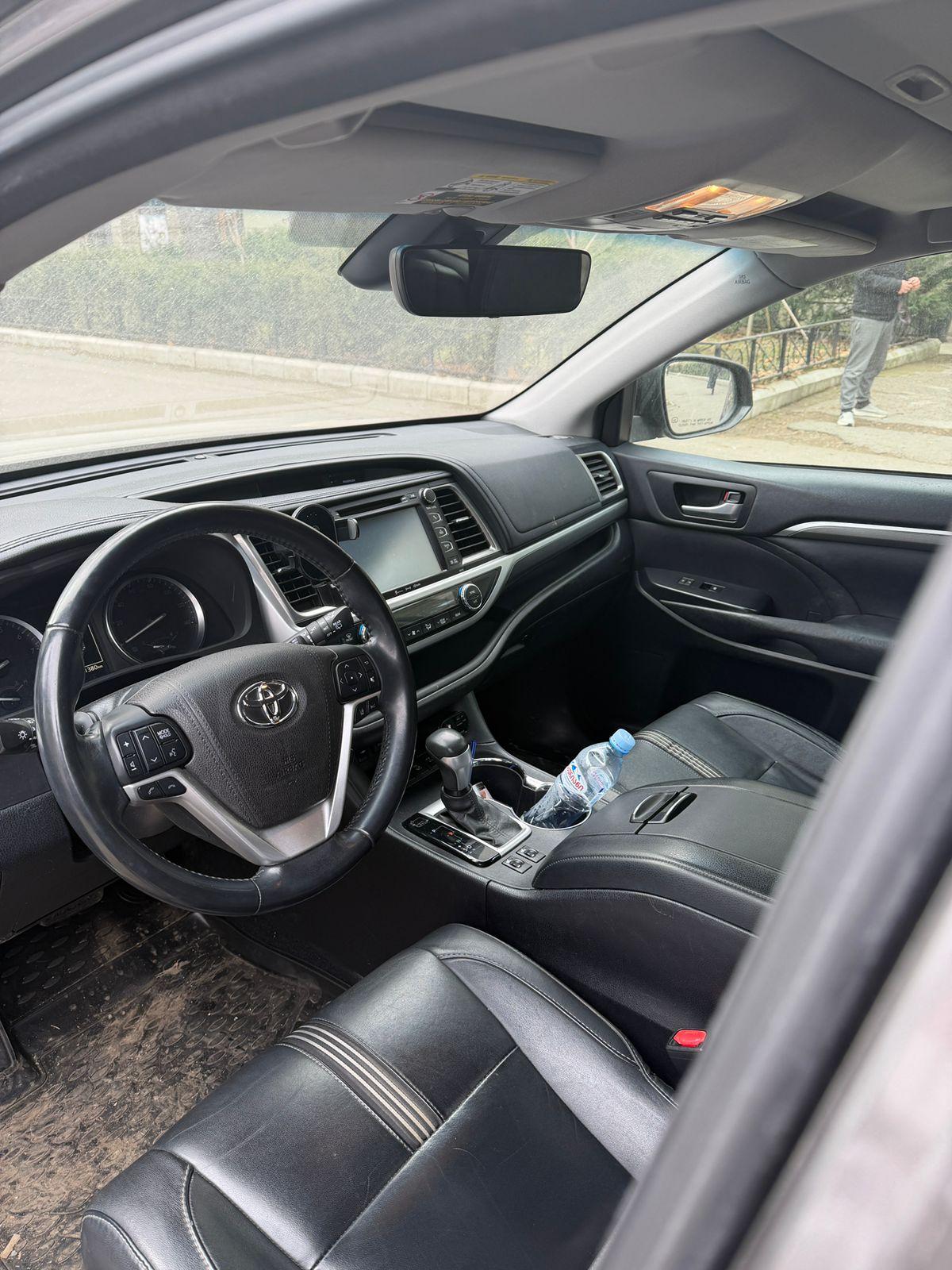 Toyota Highlander — exterior view 5