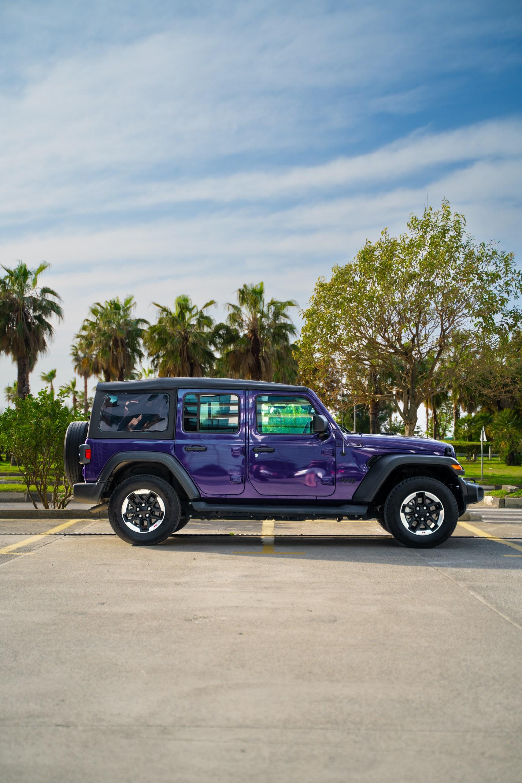 Jeep Wrangler — exterior view 3