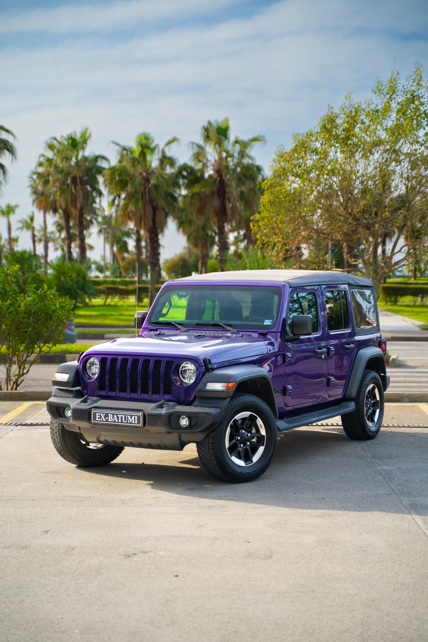 Jeep Wrangler — exterior view 4
