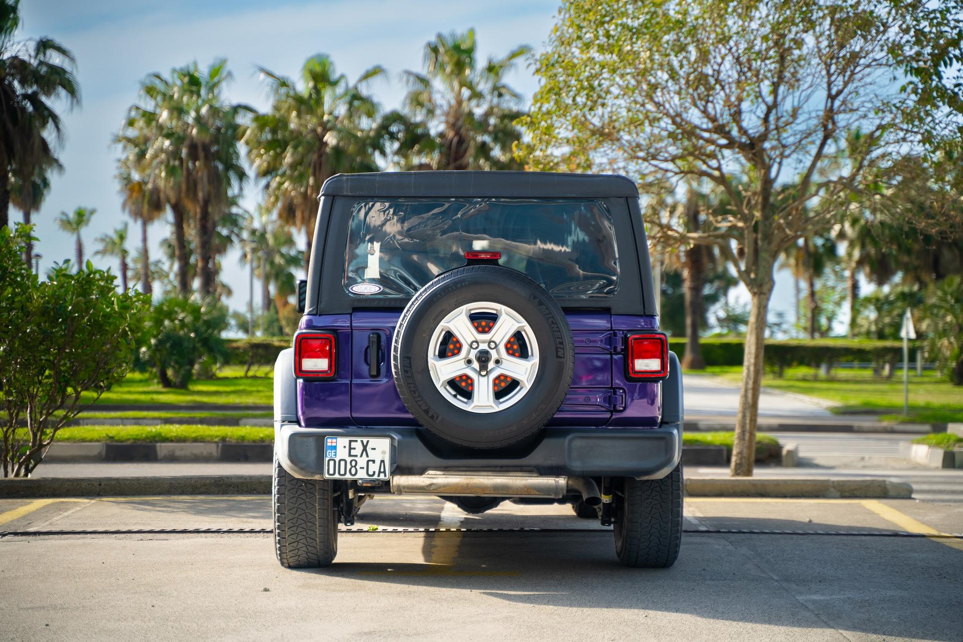 Jeep Wrangler — exterior view 5