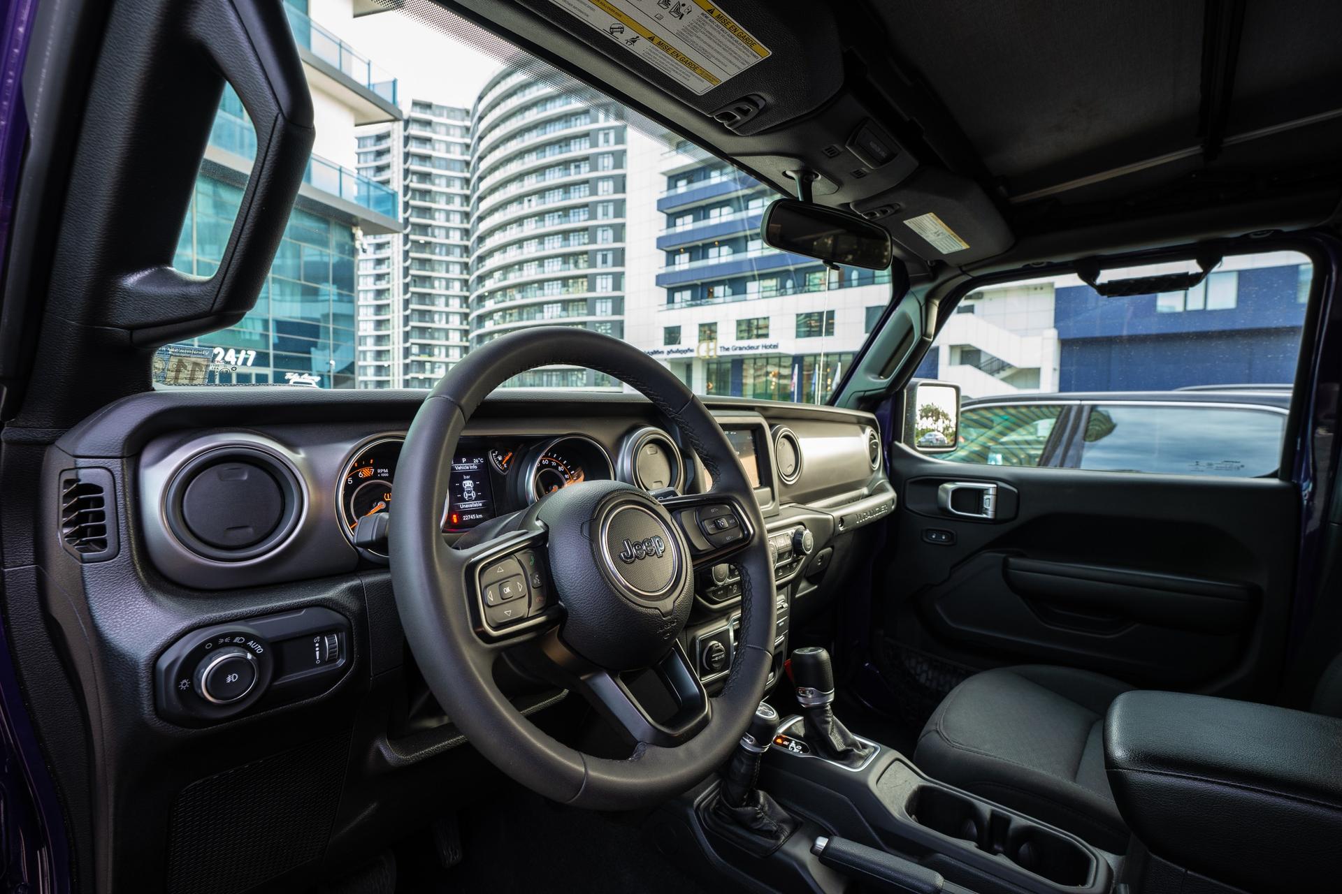 Jeep Wrangler — exterior view 7