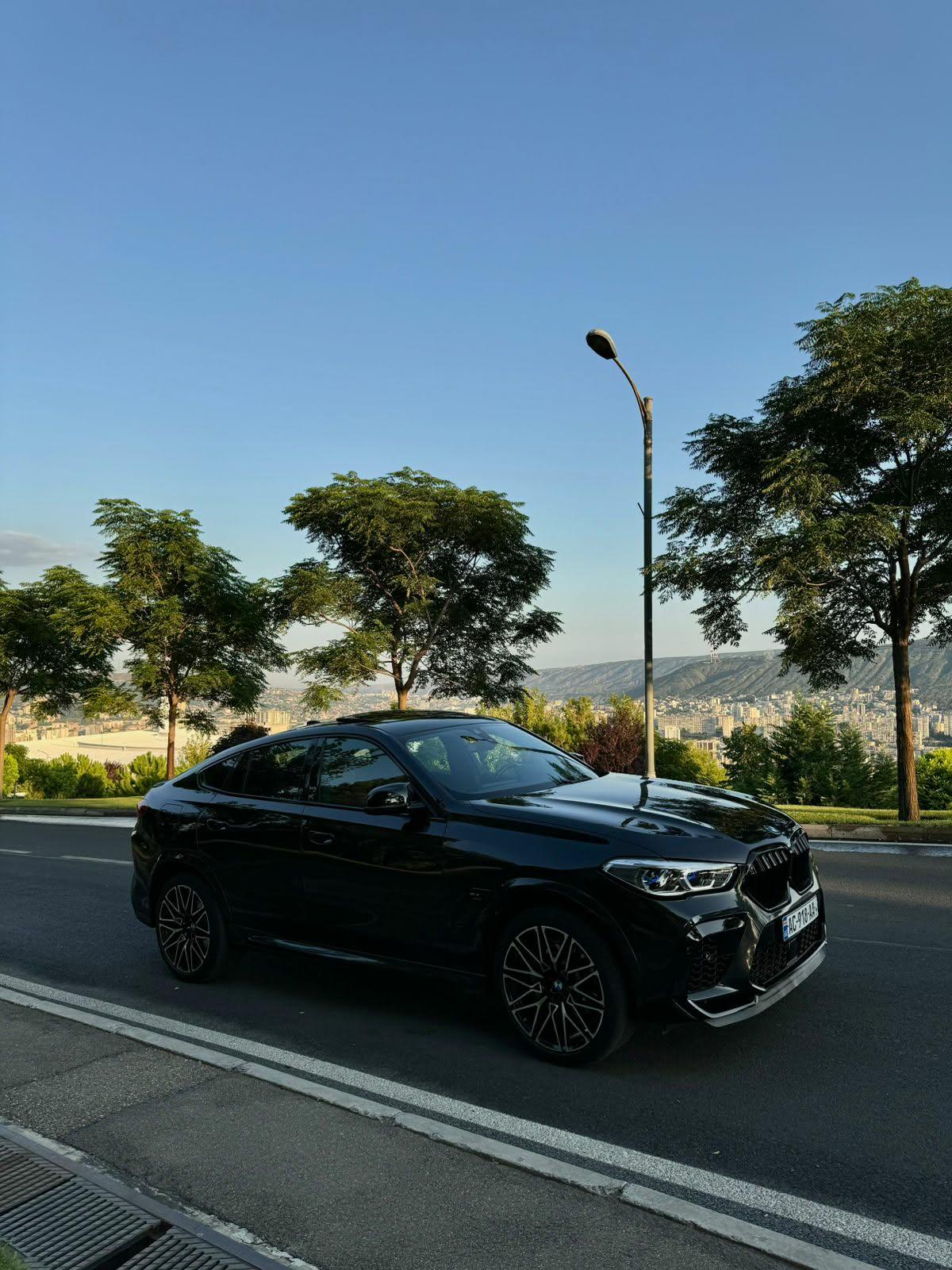 BMW X6M Competition — exterior view 3