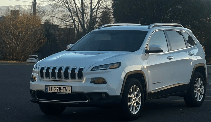 Jeep Cherokee — exterior view 6