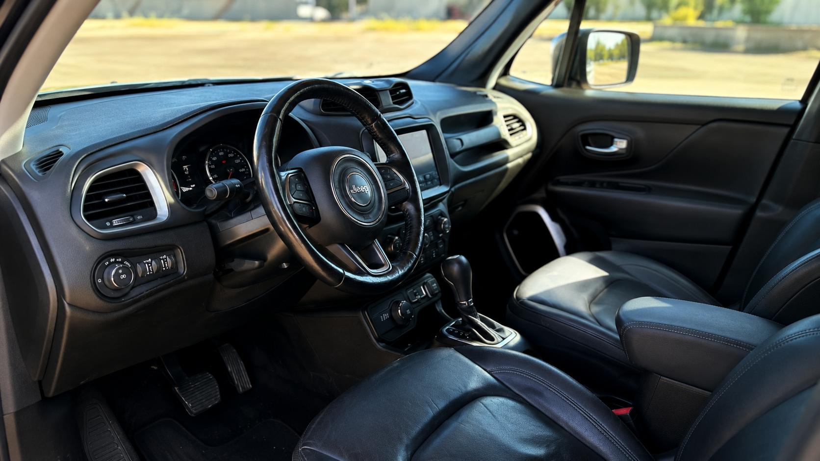 Jeep Renegade — exterior view 6