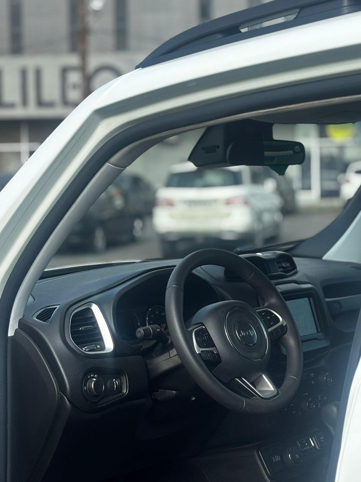 Jeep Renegade — exterior view 4