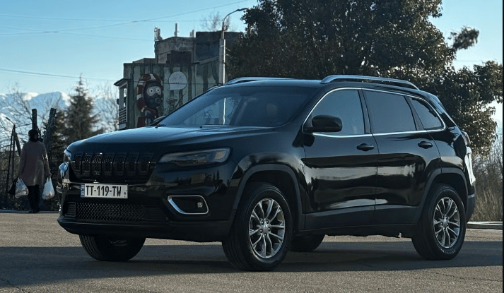 Jeep Cherokee — exterior view 3