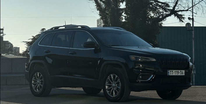Jeep Cherokee — exterior view 5