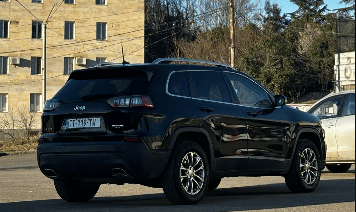 Jeep Cherokee — exterior view 7