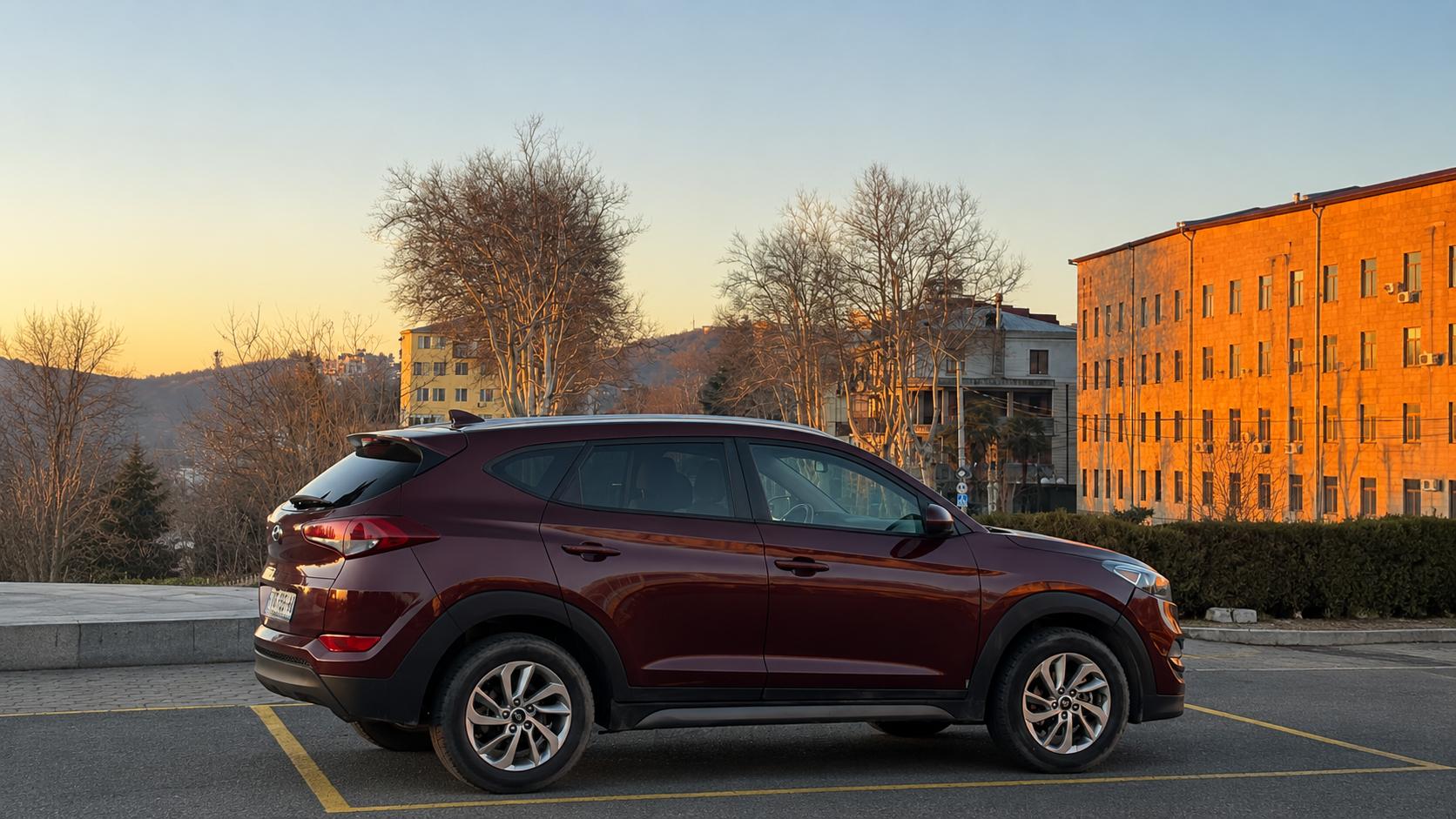Hyundai Tucson — exterior view 3