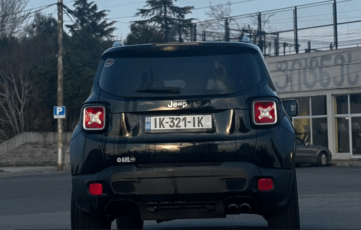 Jeep Renegade — exterior view 3