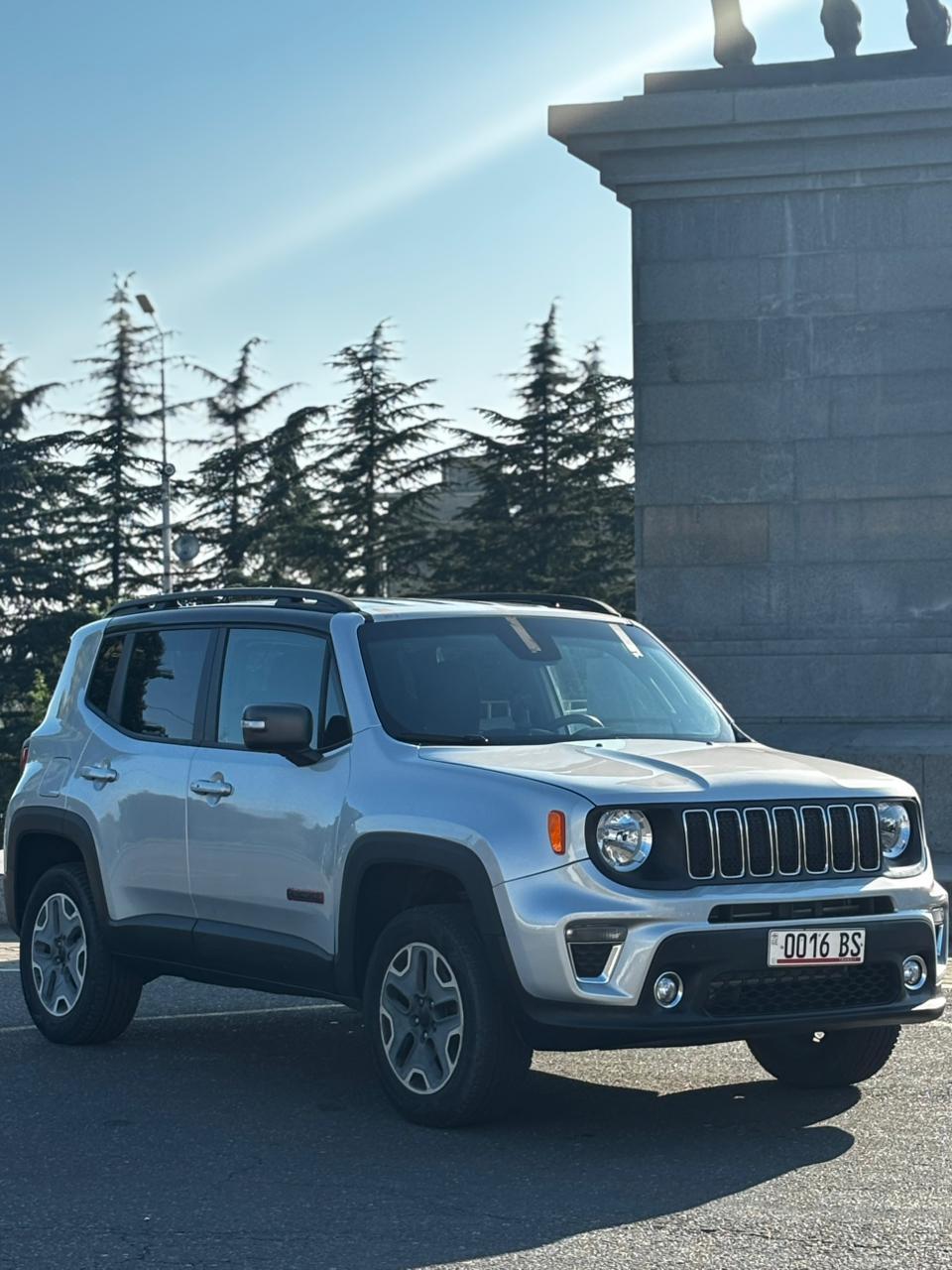 Jeep Renegade — exterior view 3