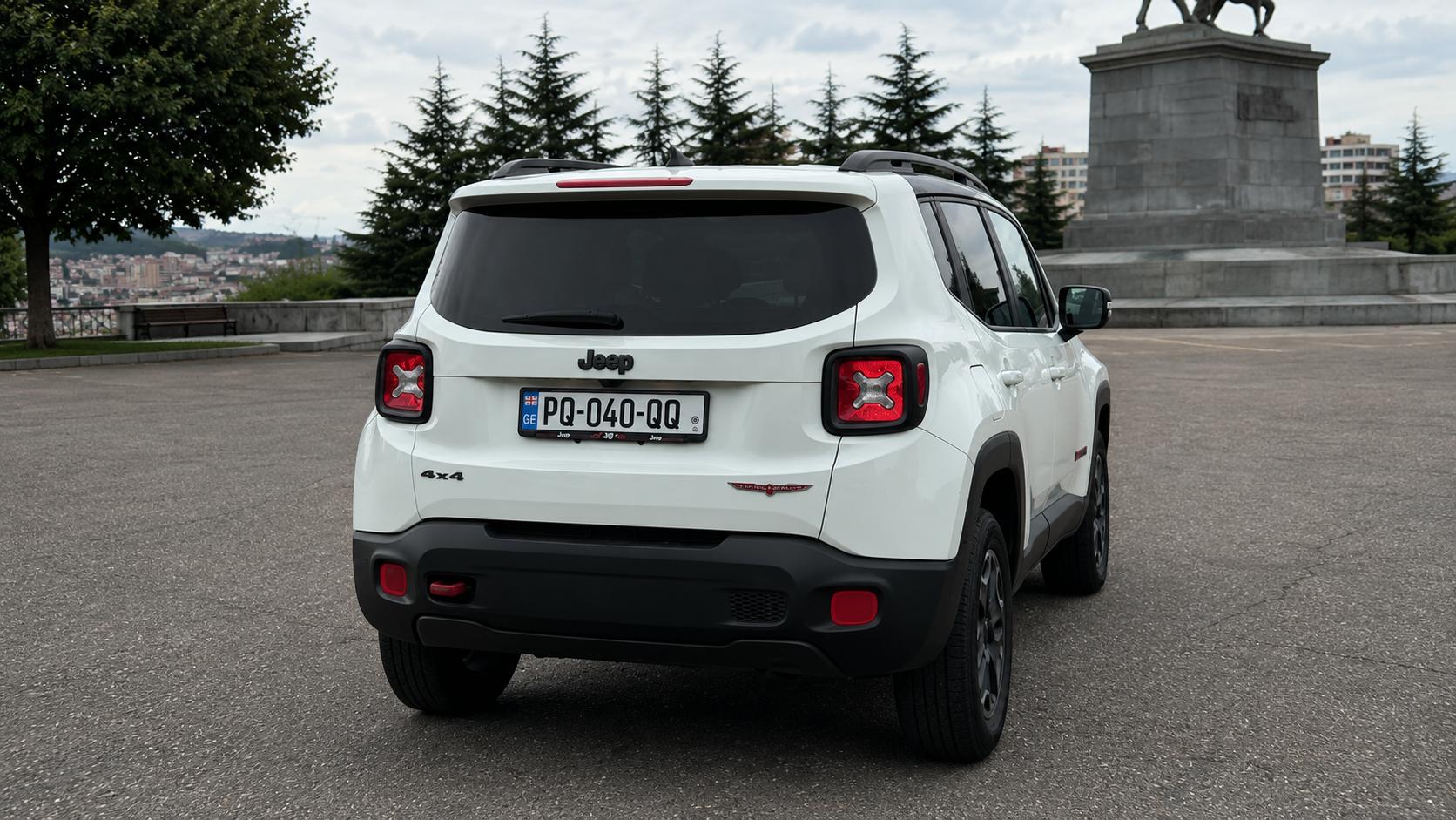 Jeep Renegade — exterior view 2