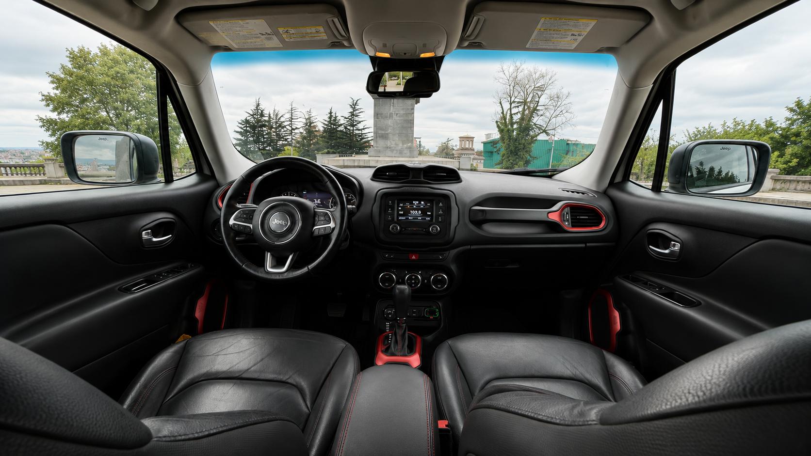 Jeep Renegade — exterior view 4