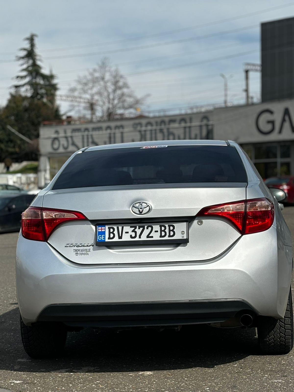 Toyota Corolla — exterior view 6