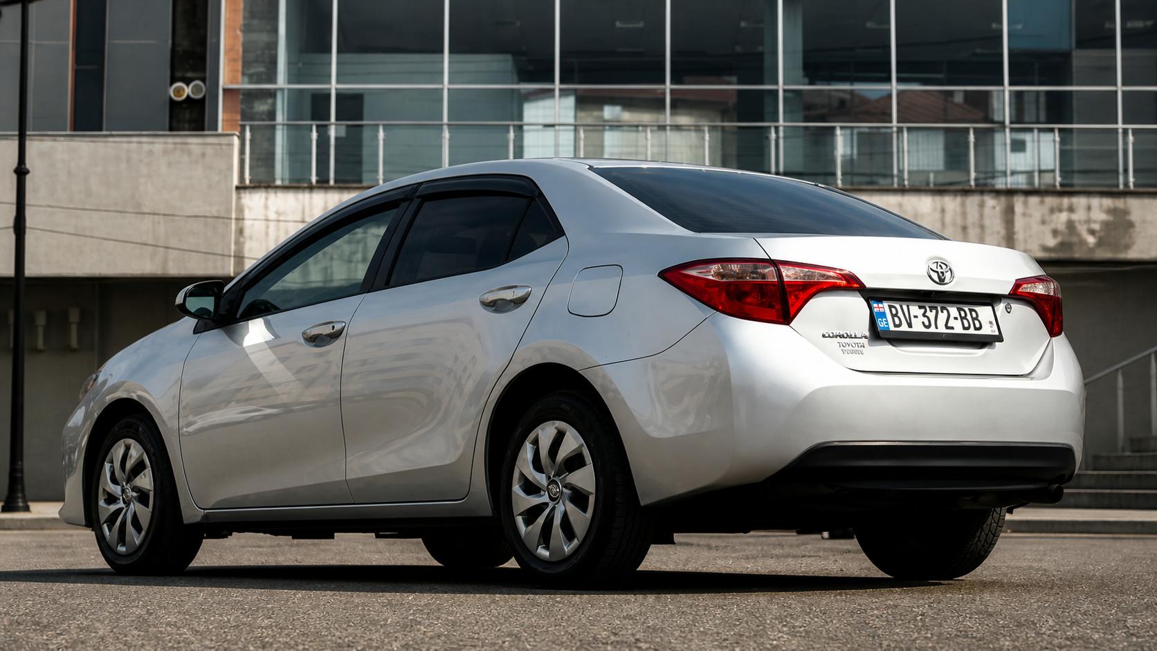 Toyota Corolla — exterior view 2